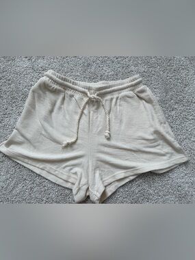Women’s Universal Thread Cream Shorts